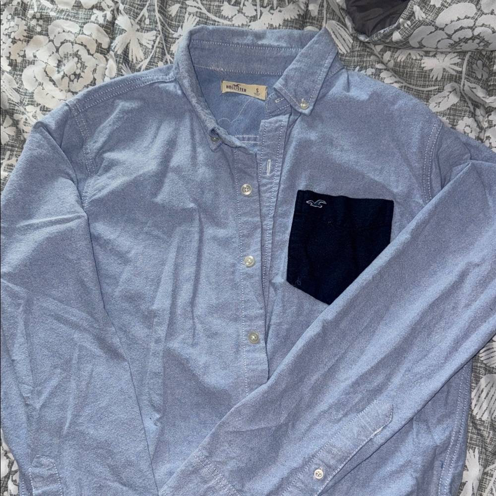 Hollister Men's Light Blue Casual Shirt with Navy Pocket